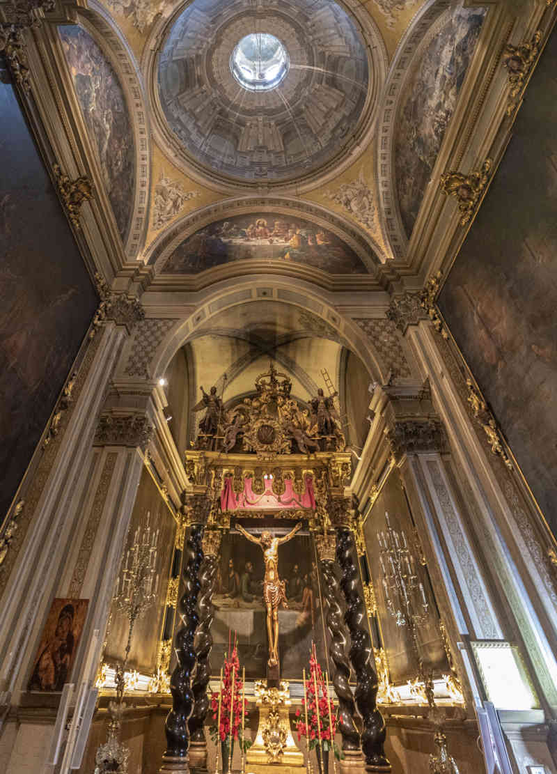 Huesca - Barbastro 23 - catedral de Santa María de la Asunción - capilla del Santo Cristo de los Milagros.jpg